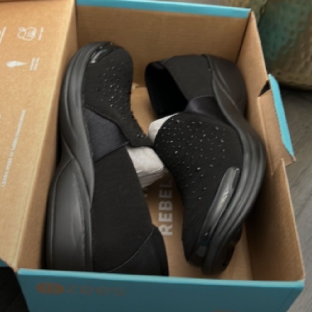 Bzees Women's Poppyseed Slip On - Picture 2 of 13